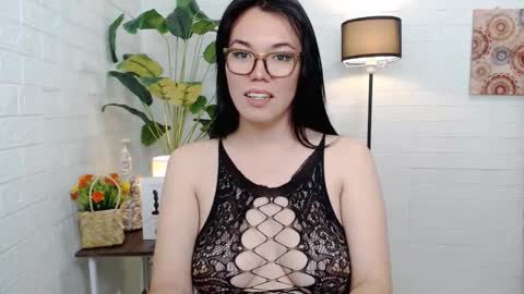 Snapshot of ellahollywood1818 chatting on February 2026 01:44:02 AM CINDERELLA online show from February 2026 01:44:02 AM