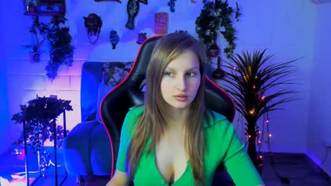 Snapshot of ellahorton chatting on December 2024 03:15:02 PM Ella online show from December 2024 03:15:02 PM