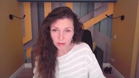 Snapshot of ellalongs chatting on May 2026 11:18:02 AM EllaLongs online show from May 2026 11:18:02 AM
