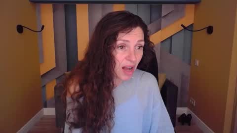 Snapshot of ellalongs chatting on May 2026 11:28:02 AM EllaLongs online show from May 2026 11:28:02 AM