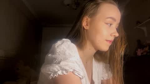 Ella online show from October 2025 03:32:01 PM