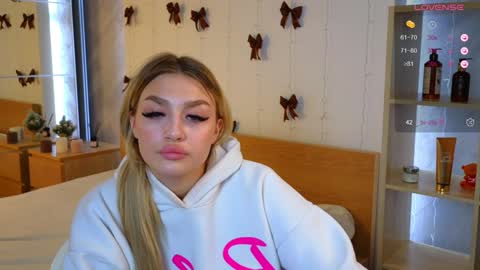 ellamilla online show from December 2024 11:38:02 AM