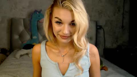 ellamilla online show from March 2026 01:40:02 PM