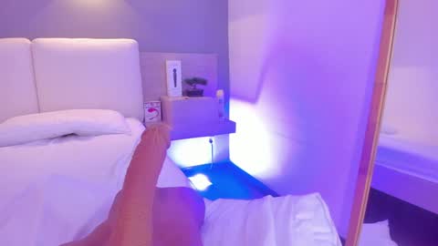 Ella online show from January 2025 10:43:01 AM