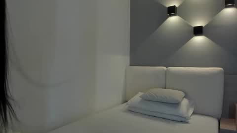 Ella online show from September 2025 11:59:02 AM