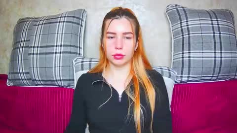 Snapshot of ellanuar chatting on September 2025 02:48:01 AM EllaNuar online show from September 2025 02:48:01 AM