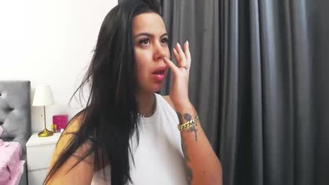 Snapshot of ellasins chatting on January 2026 07:17:02 PM ellasins online show from January 2026 07:17:02 PM