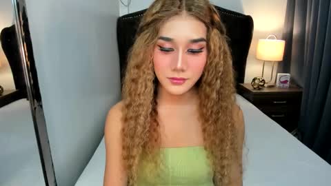 Snapshot of ellats_18 chatting on December 2024 11:56:02 AM Sophia online show from December 2024 11:56:02 AM