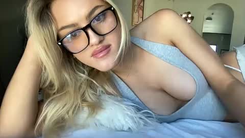 Snapshot of ellaxxrose chatting on December 2024 07:49:01 PM ellaxxrose online show from December 2024 07:49:01 PM