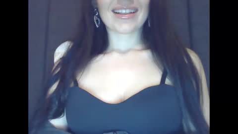 Snapshot of elle010843 chatting on October 2025 04:08:02 PM elle010843 online show from October 2025 04:08:02 PM