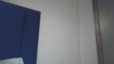 Snapshot of elle010843 chatting on November 2025 06:06:02 PM elle010843 online show from November 2025 06:06:02 PM