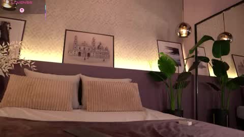 Elle Diane online show from September 2025 11:27:02 PM