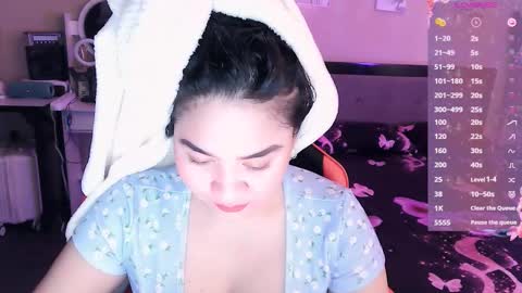 Snapshot of elleelle123 chatting on November 2025 12:44:01 AM Ann online show from November 2025 12:44:01 AM