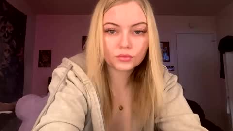 Snapshot of ellejess chatting on March 2026 03:19:02 PM ellejess online show from March 2026 03:19:02 PM