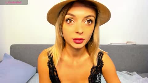 ellen_flow online show from October 2025 08:54:02 PM