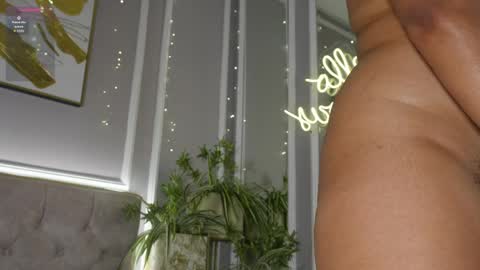 Snapshot of ellette_ chatting on May 2026 12:27:01 AM princess online show from May 2026 12:27:01 AM