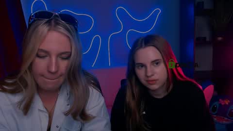 Snapshot of elli_ashley chatting on April 2026 02:02:02 PM Ashley online show from April 2026 02:02:02 PM