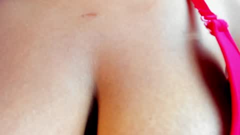 Snapshot of ellie_alves chatting on December 2024 05:59:02 PM Ellie online show from December 2024 05:59:02 PM