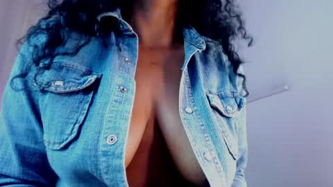 Snapshot of ellie_alves chatting on January 2025 03:29:02 PM Ellie online show from January 2025 03:29:02 PM