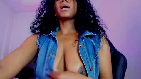 Snapshot of ellie_alves chatting on September 2025 02:33:02 PM Ellie online show from September 2025 02:33:02 PM