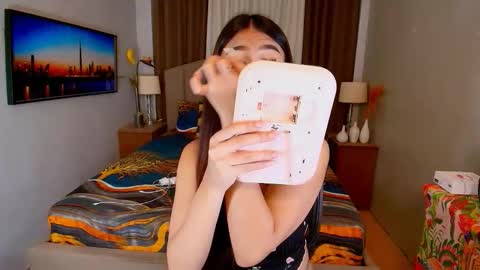 ellie online show from September 2025 07:02:02 PM