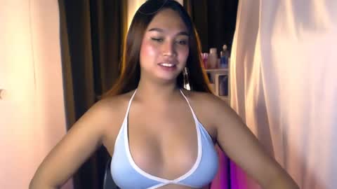 Snapshot of elliecummers chatting on June 2026 07:30:02 PM ellie online show from June 2026 07:30:02 PM