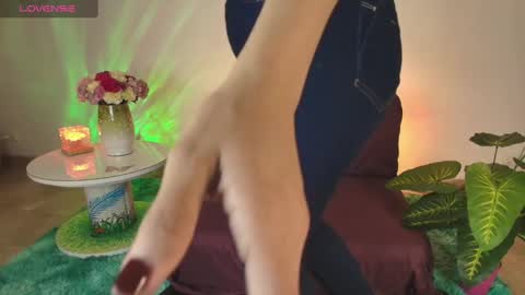 Snapshot of elliee1 chatting on February 2025 12:09:02 PM elliee1 online show from February 2025 12:09:02 PM