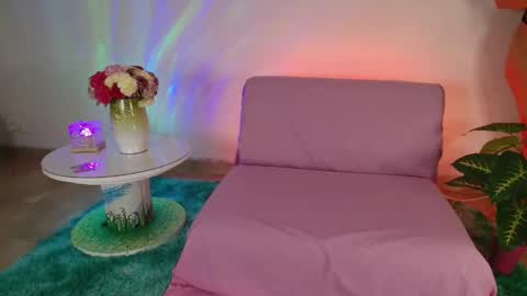 Snapshot of elliee1 chatting on March 2025 12:22:02 PM elliee1 online show from March 2025 12:22:02 PM