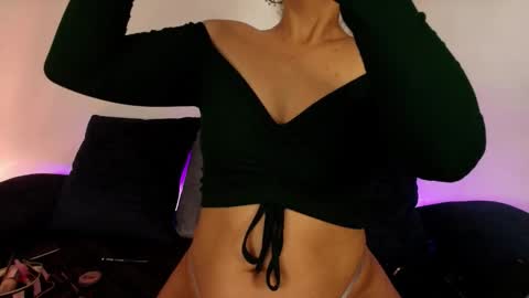 Snapshot of elliee1 chatting on September 2025 02:33:02 PM elliee1 online show from September 2025 02:33:02 PM