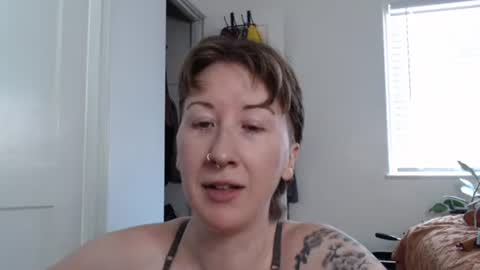 Snapshot of ellierowyn chatting on May 2026 08:04:02 PM Ellie Rowyn online show from May 2026 08:04:02 PM