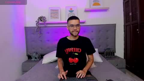 Snapshot of elliot_flame chatting on June 2026 04:48:01 PM ELLIOT online show from June 2026 04:48:01 PM