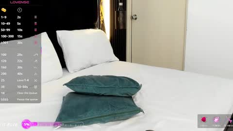 Elliot Stone online show from November 2025 02:21:01 AM