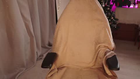 Elly online show from December 2024 07:32:01 PM