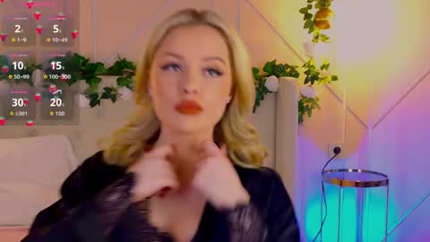 Snapshot of elly_linn chatting on April 2026 10:01:01 PM Elly Linn online show from April 2026 10:01:01 PM