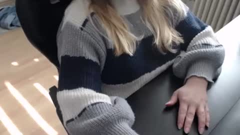 Elly online show from September 2025 01:05:02 PM