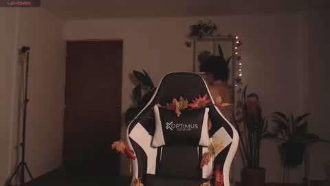 Emy Castro online show from October 2025 11:24:02 PM