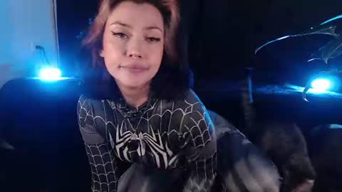 Snapshot of elly_uwuw chatting on June 2026 01:19:01 AM Emy Castro online show from June 2026 01:19:01 AM