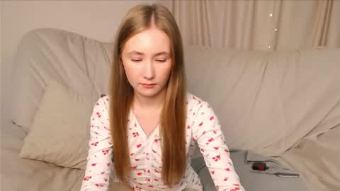 Elly online show from October 2025 02:45:02 AM