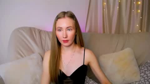 Elly online show from November 2025 02:59:01 AM