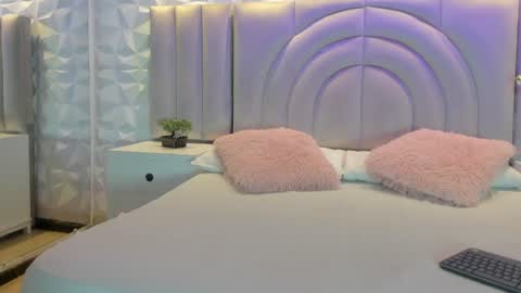 Snapshot of ellye_evans_ chatting on June 2026 11:13:02 AM Ellye online show from June 2026 11:13:02 AM