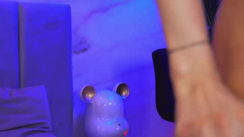 Elly online show from April 2026 01:38:01 AM