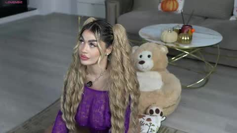 Snapshot of ellyxxxelly chatting on October 2025 03:46:02 PM Elly online show from October 2025 03:46:02 PM