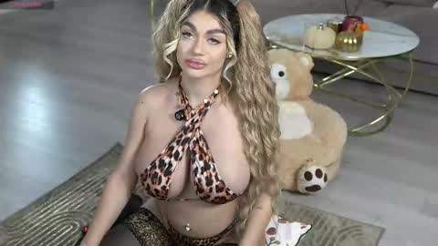 Snapshot of ellyxxxelly chatting on October 2025 12:41:02 PM Elly online show from October 2025 12:41:02 PM