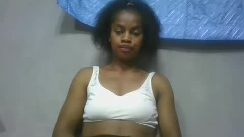 elodie228680 online show from May 2026 07:06:02 AM