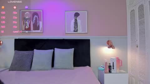 Elodie  online show from September 2025 12:43:02 PM