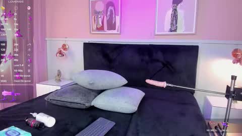 Elodie  online show from October 2025 01:35:02 PM