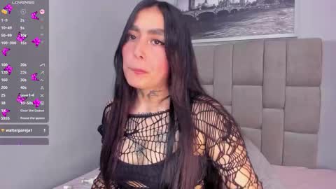 Elodie  online show from December 2025 03:52:02 PM