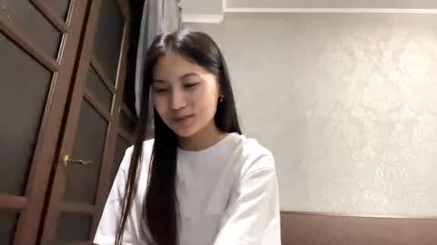 Mia online show from April 2026 06:42:01 PM