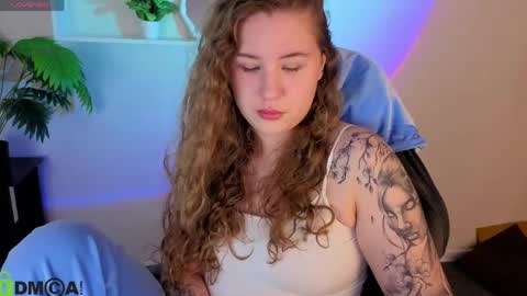 Snapshot of elsie_cutties chatting on April 2026 01:23:02 AM Elsie online show from April 2026 01:23:02 AM