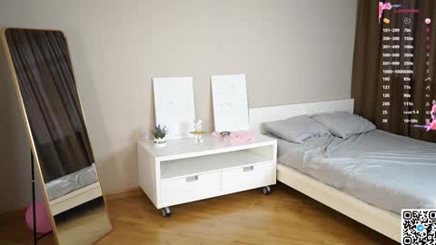 Elizabeth online show from March 2025 01:59:02 PM